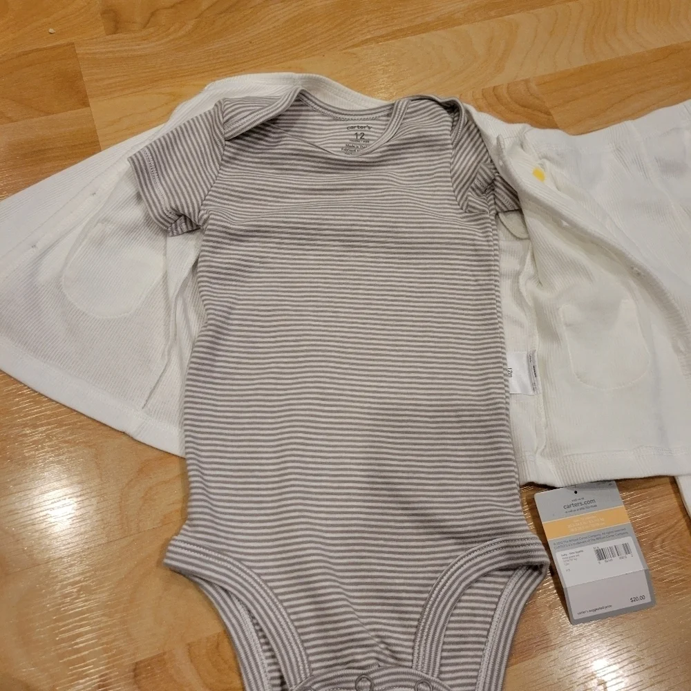 Carter's Three piece baby rubber ducky layette set size 12 months new